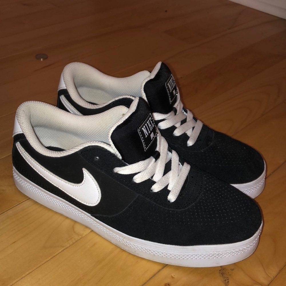 Black And White Nike’s